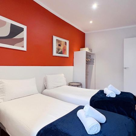 Stay U-Nique Apartments Travessera Barcelona Bagian luar foto