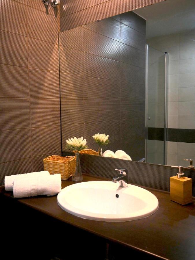 Stay U-Nique Apartments Travessera Barcelona Bagian luar foto