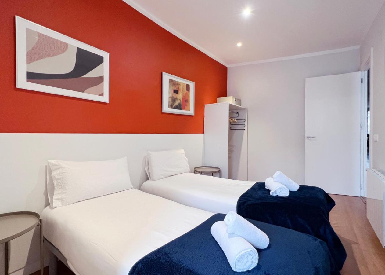 Stay U-Nique Apartments Travessera Barcelona Bagian luar foto