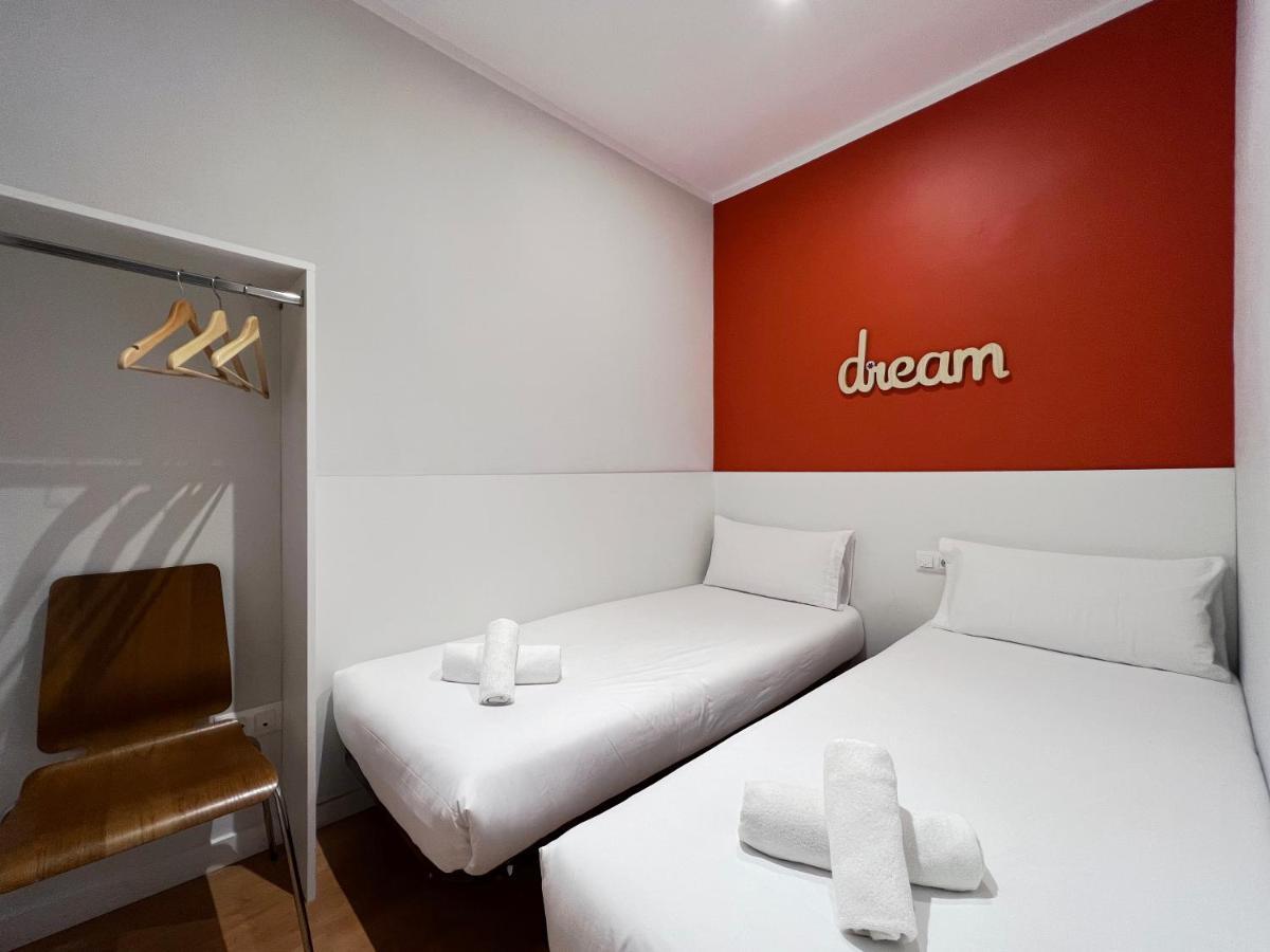 Stay U-Nique Apartments Travessera Barcelona Bagian luar foto