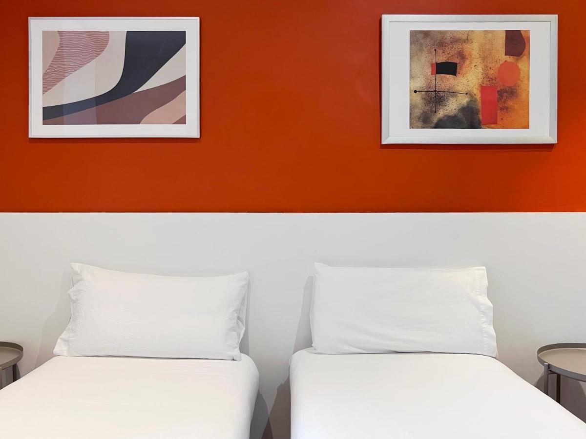 Stay U-Nique Apartments Travessera Barcelona Bagian luar foto